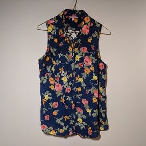 Floral sleeveless button-up collared blouse